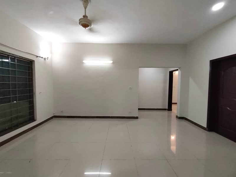 Cheapest 10 Marla 3 Bed Flat On Superb Location Is Available For Sale In Askari-11, Lahore 4