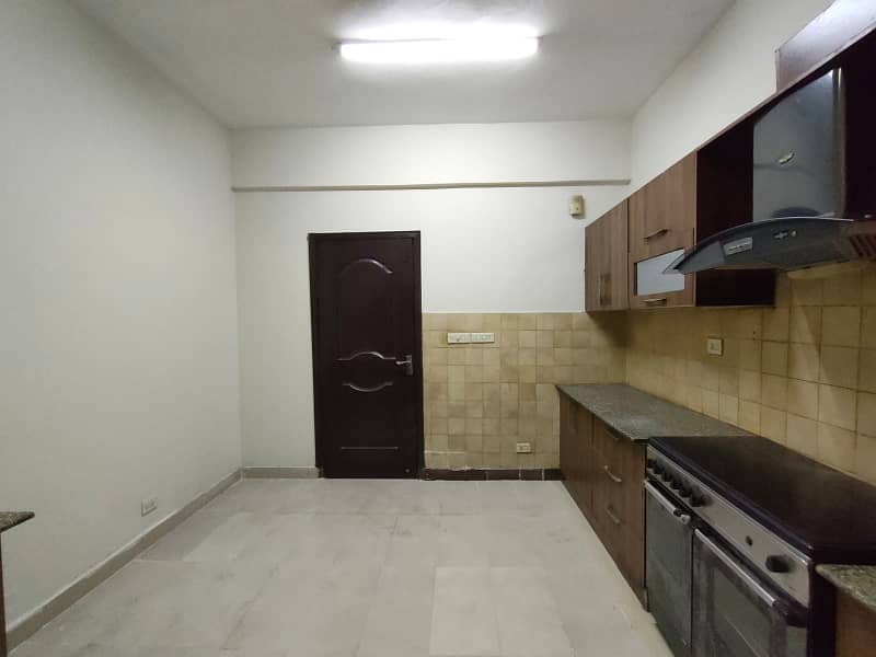 Cheapest 10 Marla 3 Bed Flat On Superb Location Is Available For Sale In Askari-11, Lahore 7