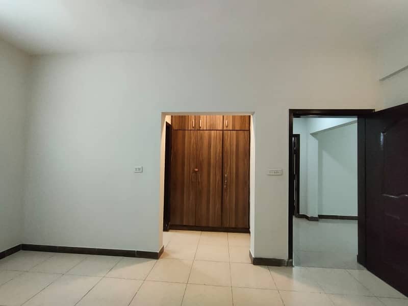 Cheapest 10 Marla 3 Bed Flat On Superb Location Is Available For Sale In Askari-11, Lahore 9