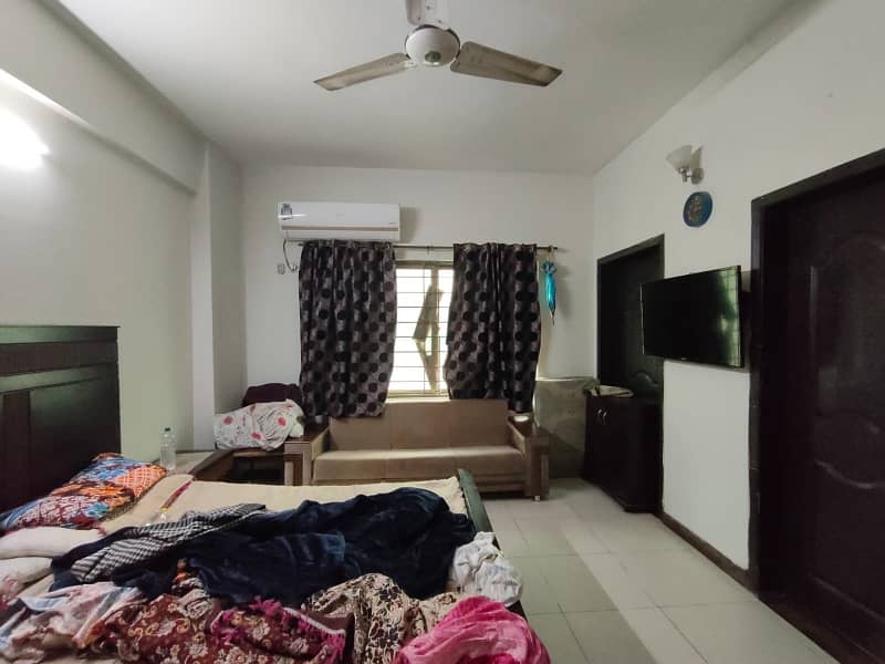 Stunning Location 10 Marla 3 Bed Flat On 7th Floor For Sale In Askari 11 Lahore 10