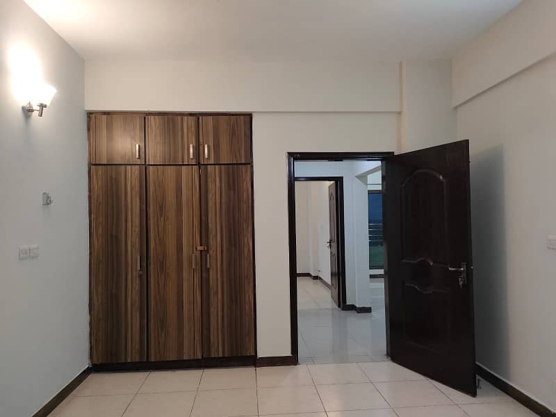 Cheapest 10 Marla 3 Bed Flat On Superb Location Is Avialable For Sale In Askari-11, Lahore 9