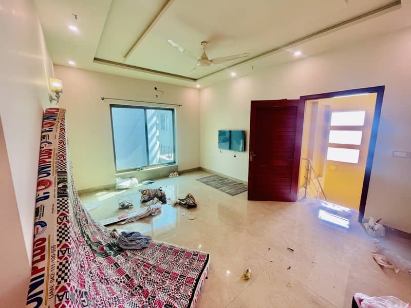 DREAM HOME OFFERS 10 MARLA Upper Portion Is Available For Rent In DHA Phase 5 Lahore At Super Hot Location 100% Orginal Pictures 5