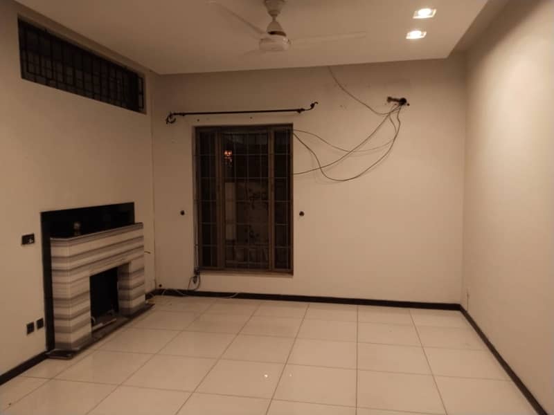 10marla house for rent in dha phase5 hote location near club dha 0