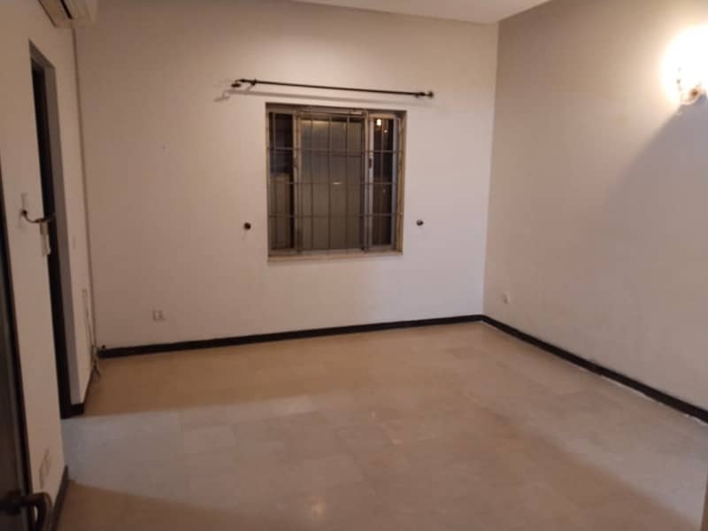 10marla house for rent in dha phase5 hote location near club dha 6