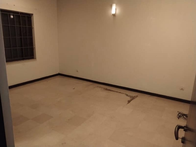 10marla house for rent in dha phase5 hote location near club dha 8