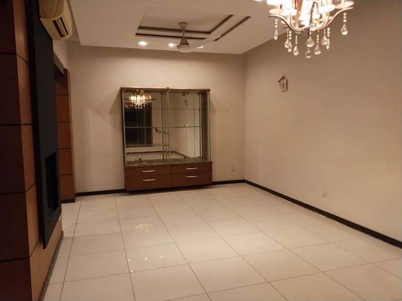 10marla house for rent in dha phase5 hote location near club dha 14