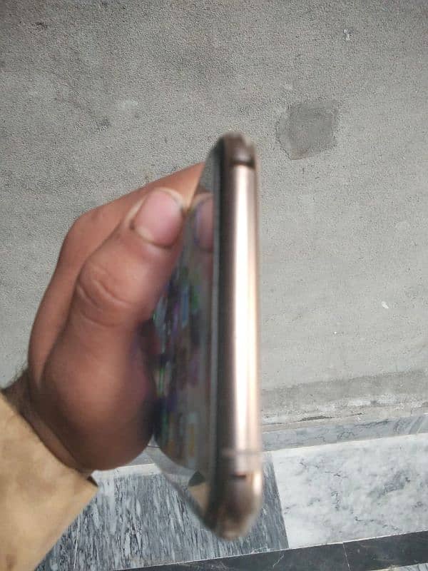 iphone 11 pro max 64gb BH 81% GOOD 100% condition Non PTA 3