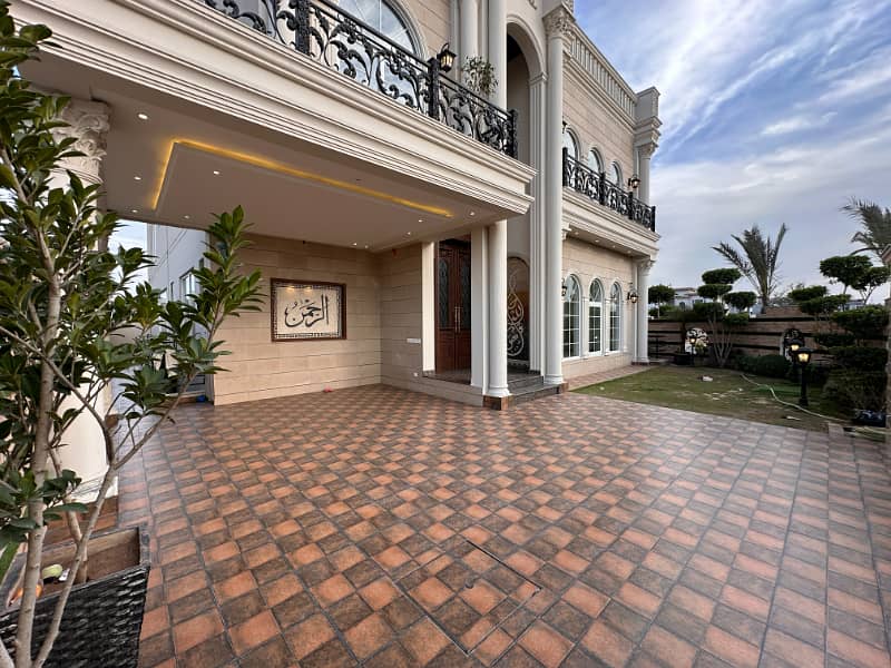 1 Kanal Classical Design House With Full Basement Available For Sale in DHA Phase 7 3