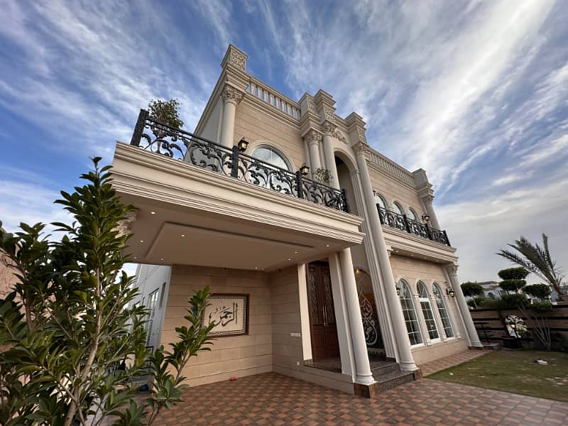 1 Kanal Classical Design House With Full Basement Available For Sale in DHA Phase 7 4