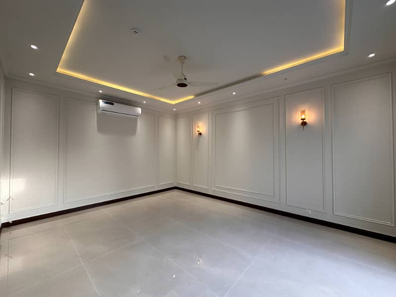 1 Kanal Classical Design House With Full Basement Available For Sale in DHA Phase 7 25