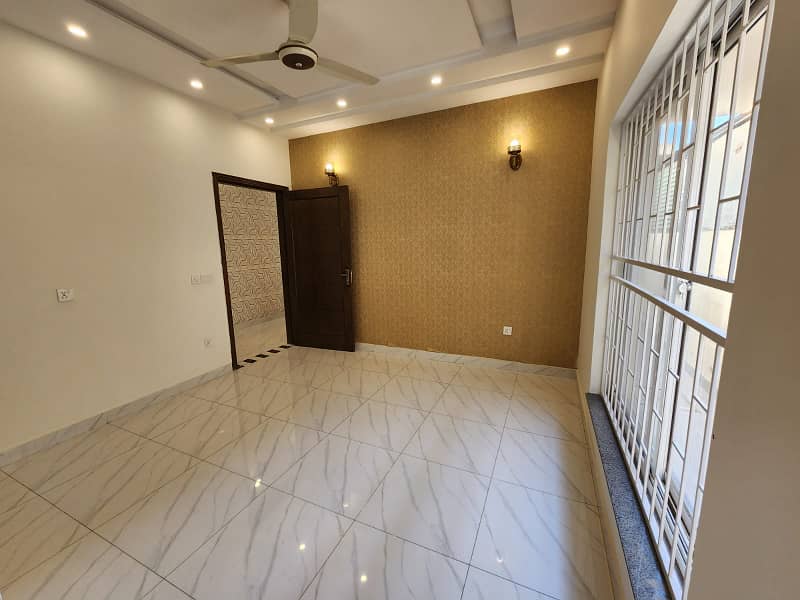 10 Marla Duplex Houses Available For Sale Near Emporium Mall In Johar Town 9