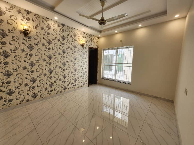 10 Marla Duplex Houses Available For Sale Near Emporium Mall In Johar Town 21