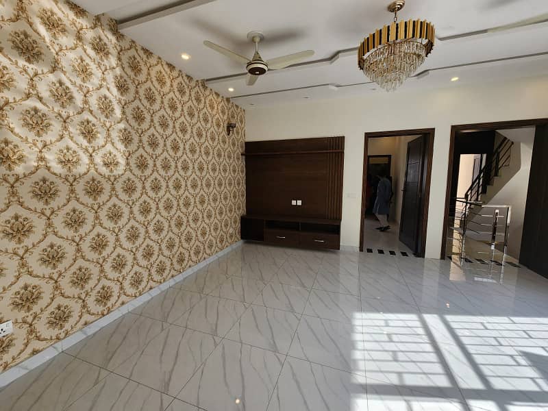 10 Marla Duplex Houses Available For Sale Near Emporium Mall In Johar Town 24