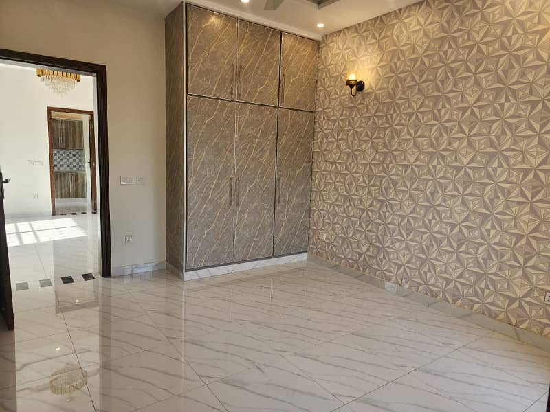 10 Marla Duplex Houses Available For Sale Near Emporium Mall In Johar Town 27