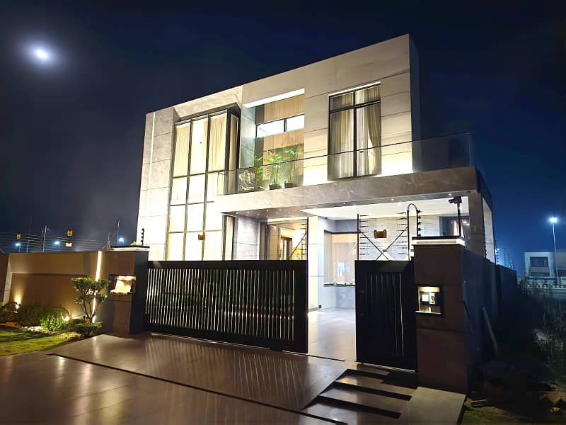 1 Kanal Ultra Modern Fully Furnished Designer House Available For Sale In DHA 21