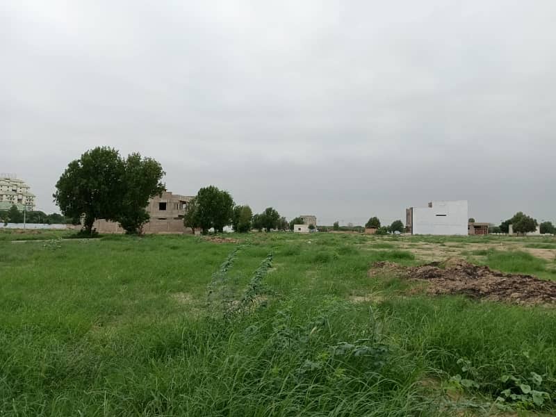 Good 120 Square Yards Residential Plot For Sale In Saadi Garden - Block 2 2