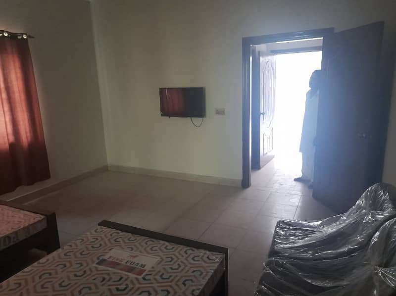 FULLY FURNISHED 01 BEDROOM WITH ATTACHED BATH AVAILABLE FOR RENT FOR MALE BACHLORS ONLY 8