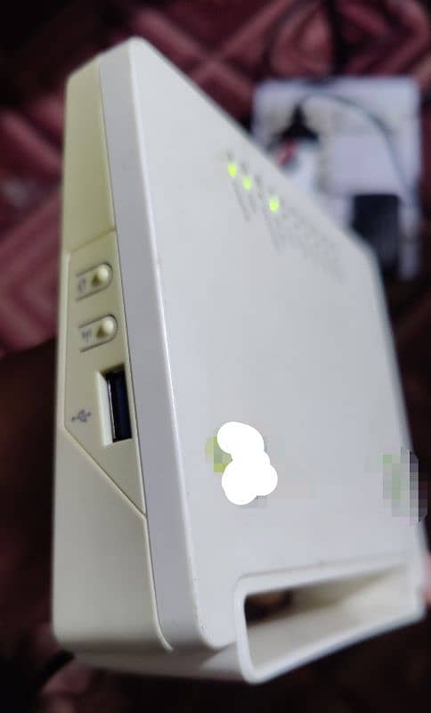 Wifi router Lush condition available 3