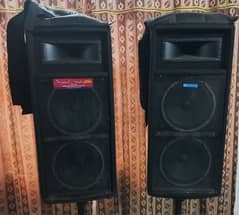 SPEAKER WITH STANDS