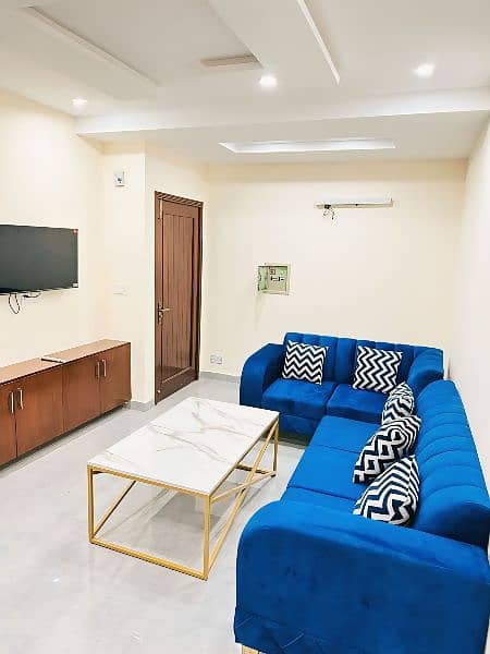 One bed luxury apartment for short stay like(3to4)hours in bahria town 3