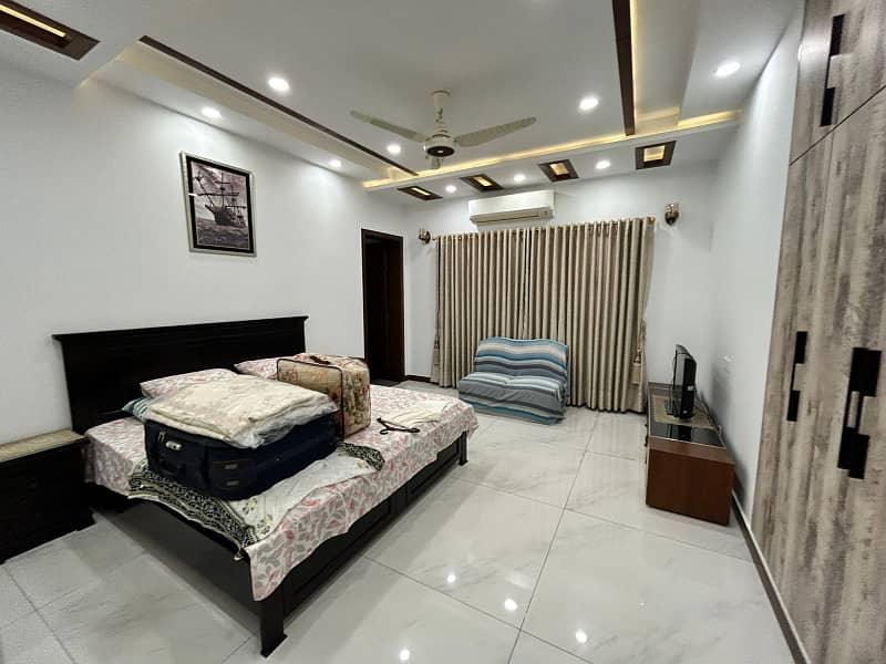 1 KANAL USED HOUSE FOR SALE DHA PHASE 1 OWNER NEEDY HOT LOCATION IDEA DEAL . 3