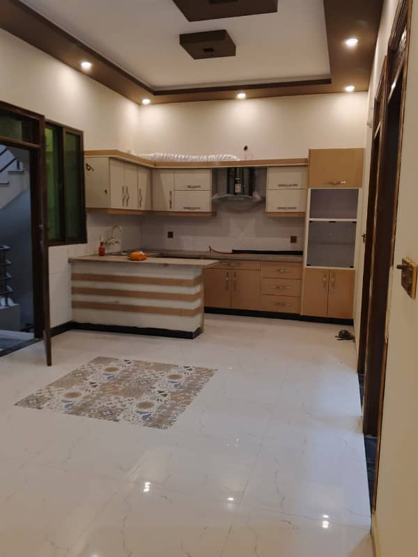 House is available in gulistan e jauhar block 11 7