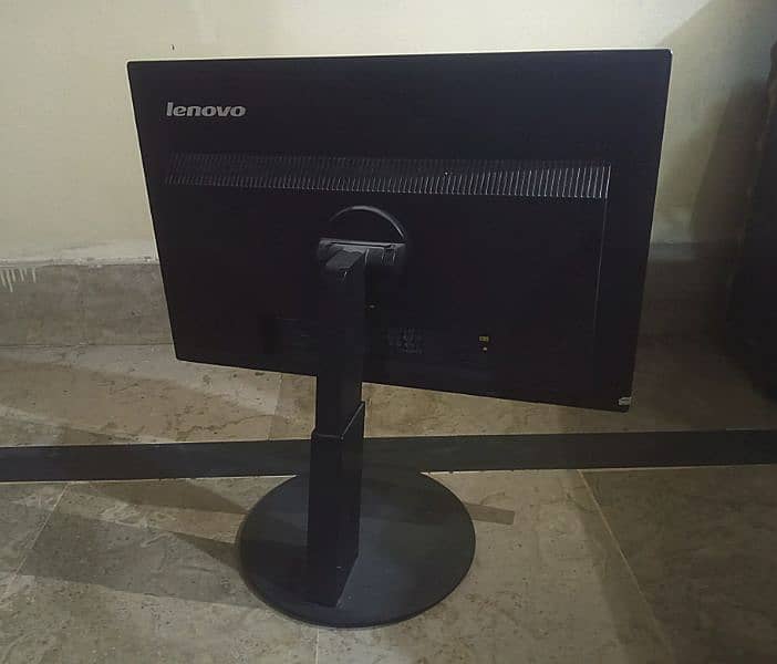 Lenovo ThinkVision 22" Black LCD Monitor 1