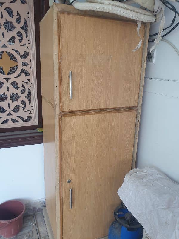 Single cupboard and 2 Pinjry 0