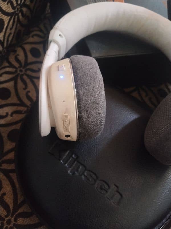 Klipsch on ear wireless headphones like Bose 5