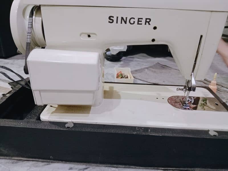 Singer Sewing Machine Brand New 0