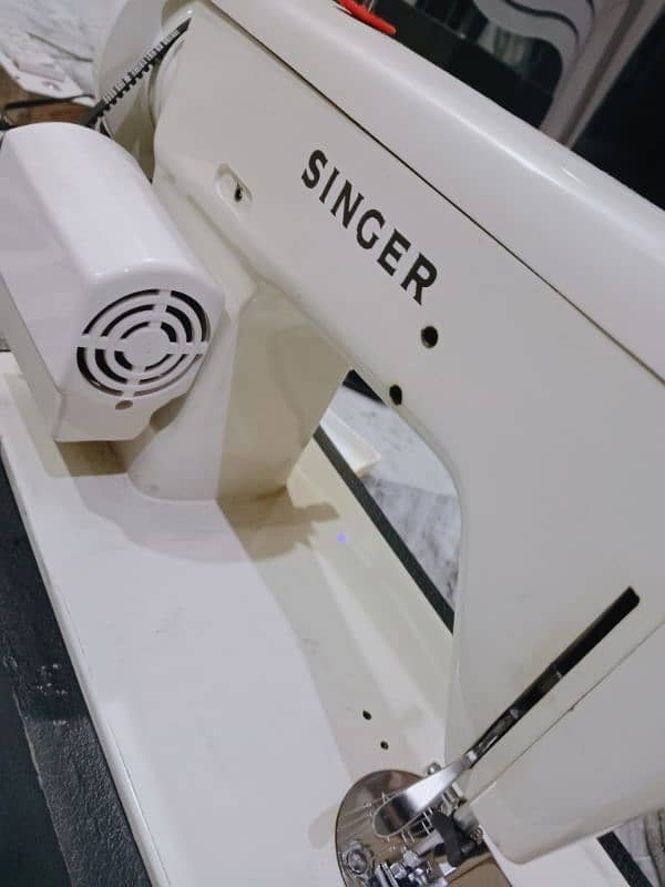 Singer Sewing Machine Brand New 1