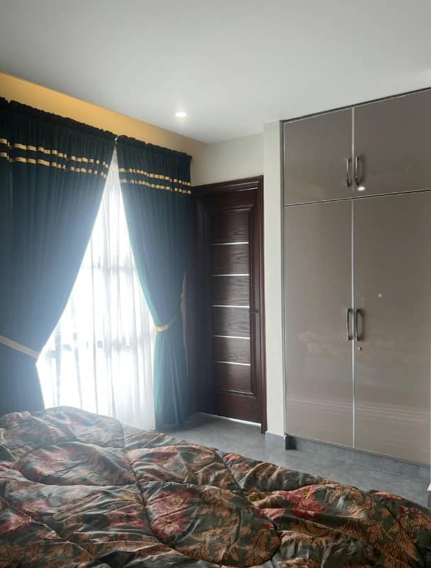 1 Bedroom Fully Furnished Luxury Flat Available For Rent In Spanish Boulding Sector E Nishtar Block Bahria Town Lahore 3