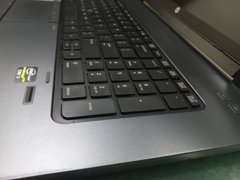 HP ZBook 17 G2 (i7 4th Gen - Poartable Workstaion) 10