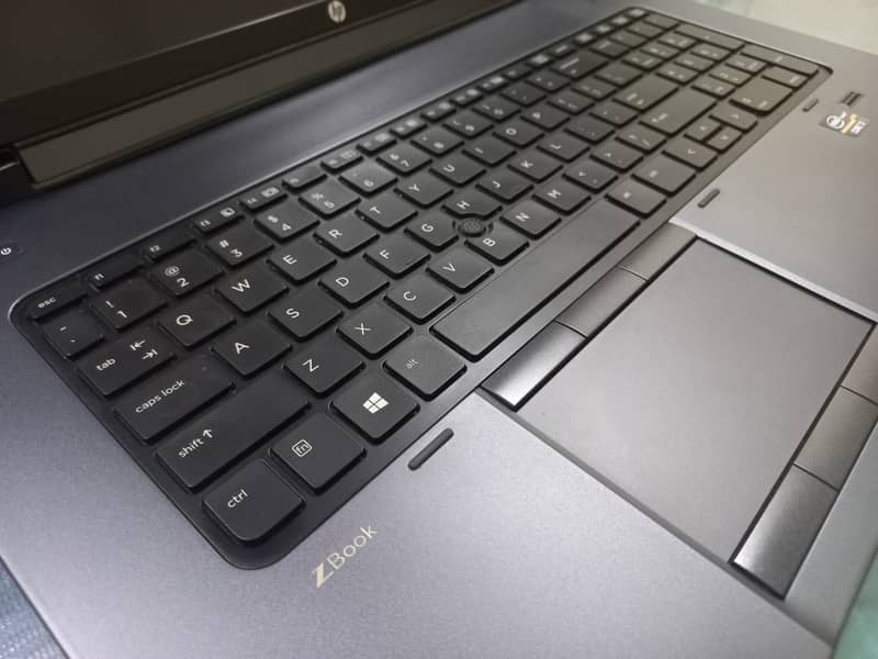 HP ZBook 17 G2 (i7 4th Gen - Poartable Workstaion) 12