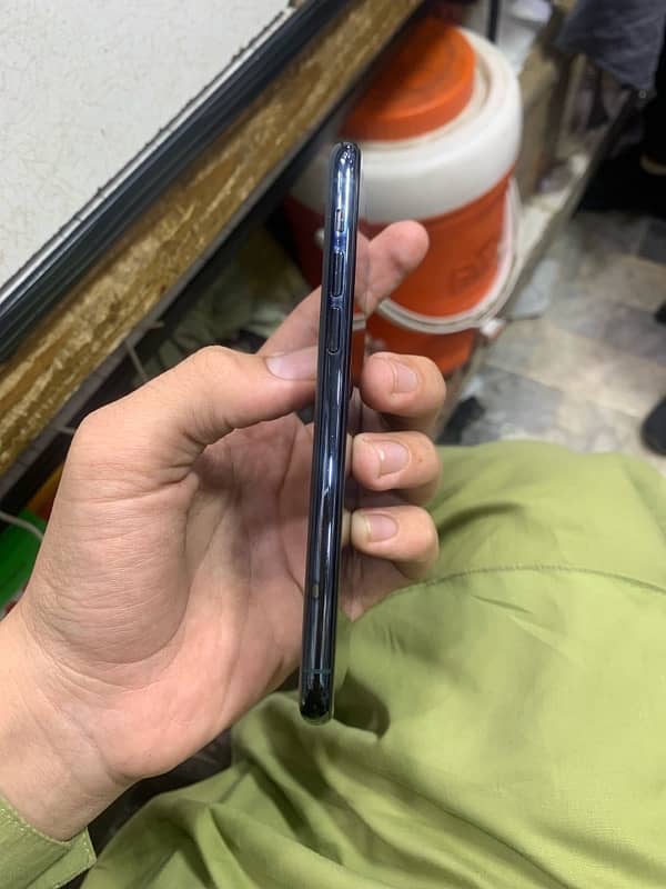 iPhone 11 Pro 256 GB 76 Halth  water pack 5