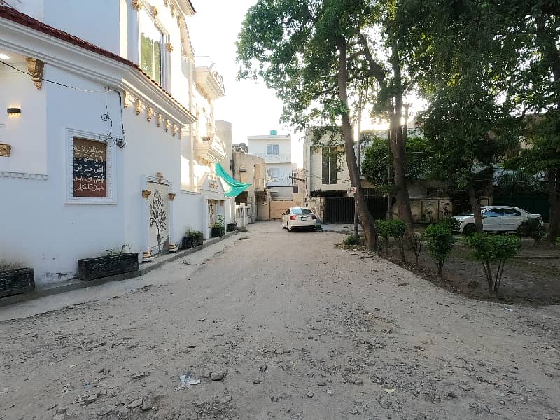 Corner 6.5 Marla House For Sale In Beautiful Allama Iqbal Town - Pak Block 4