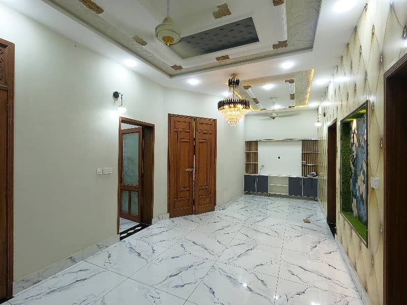 Corner 6.5 Marla House For Sale In Beautiful Allama Iqbal Town - Pak Block 9