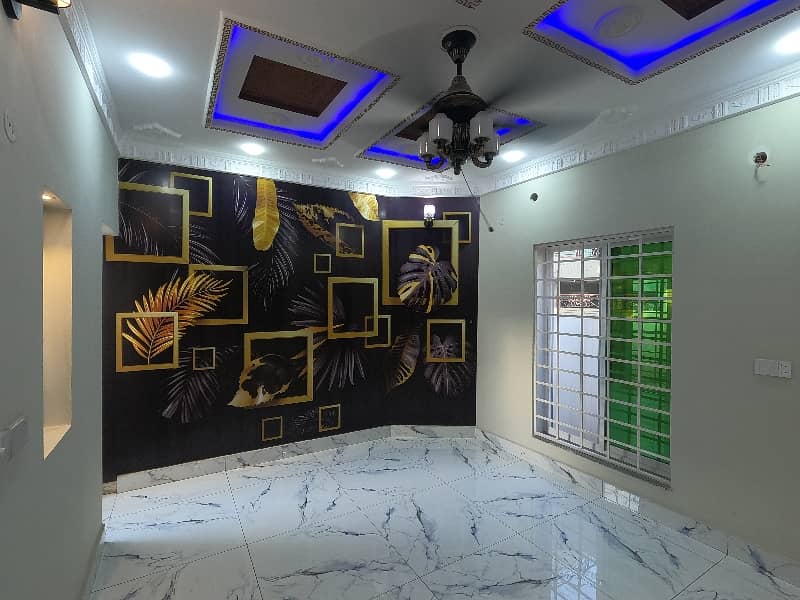 Corner 6.5 Marla House For Sale In Beautiful Allama Iqbal Town - Pak Block 10