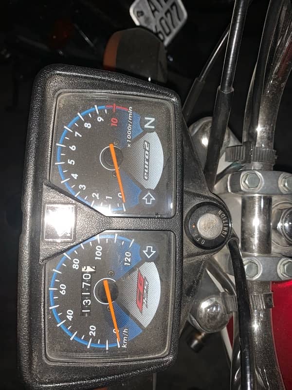 Honda 125 Almost new condition Red colour 4