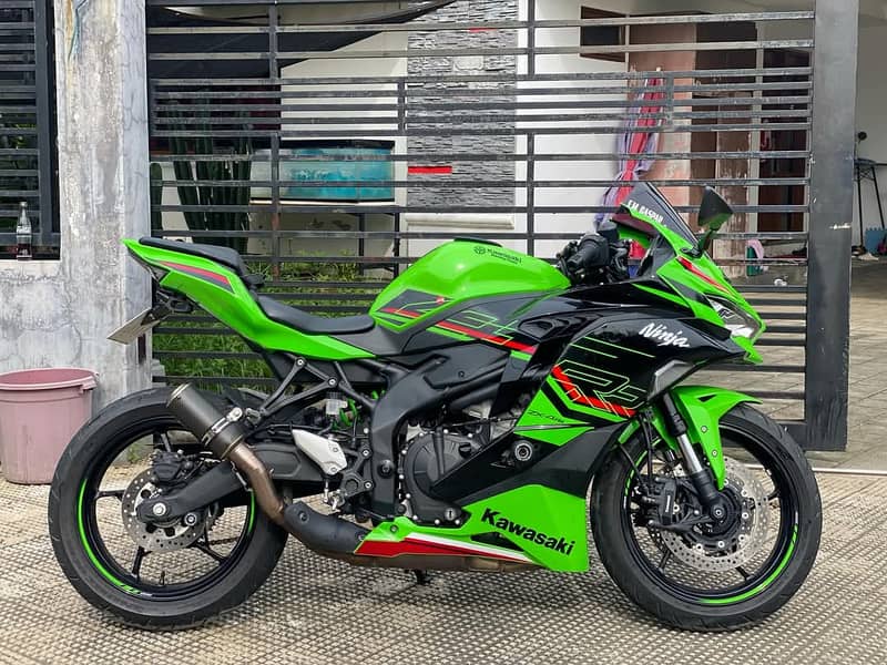 Kawasaki zx4rr like brand new 1