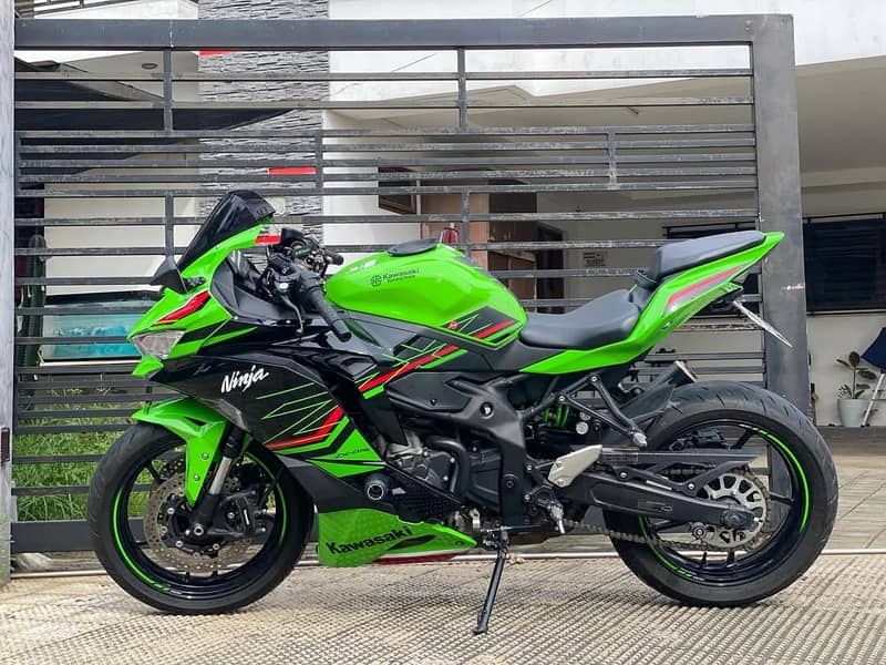 Kawasaki zx4rr like brand new 2