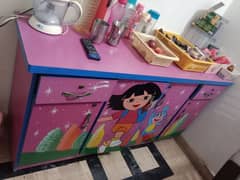 drawer,cupboards,dressing table