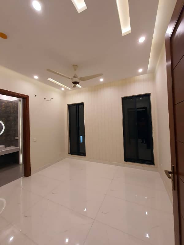 10 MARLA BRAND NEW 150FEET ROAD FACING KANAL LUXURY MODERN DESIGN HOUSE FOR SALE IN DHA PHASE 7 100% ORIGINAL PICTURES ATTACHED NEAR PARK AND MCDONALDS. . 4