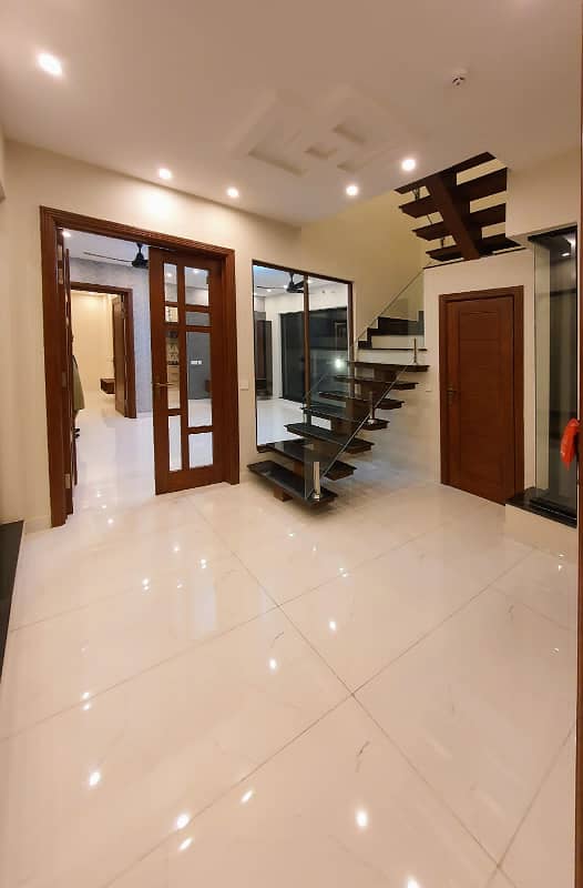 10 MARLA BRAND NEW 150FEET ROAD FACING KANAL LUXURY MODERN DESIGN HOUSE FOR SALE IN DHA PHASE 7 100% ORIGINAL PICTURES ATTACHED NEAR PARK AND MCDONALDS. . 10