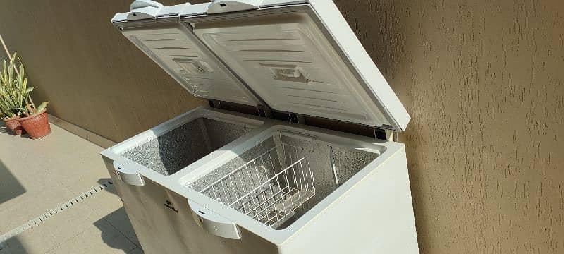 Dawlance Deep Freezer 2 Doors 1