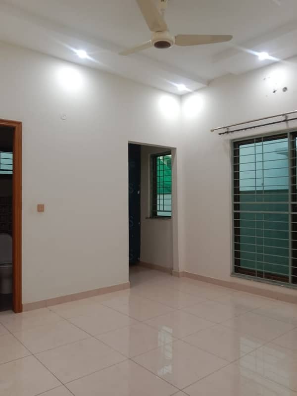 1 Kanal Brand New Slightly Use House With Full Basement And 5 Bed In Dha Phase 8 Near Phase 6 And Air Port 8