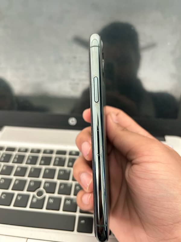 Iphone 11 pro non ptaMidnight Green colour 256gb 1