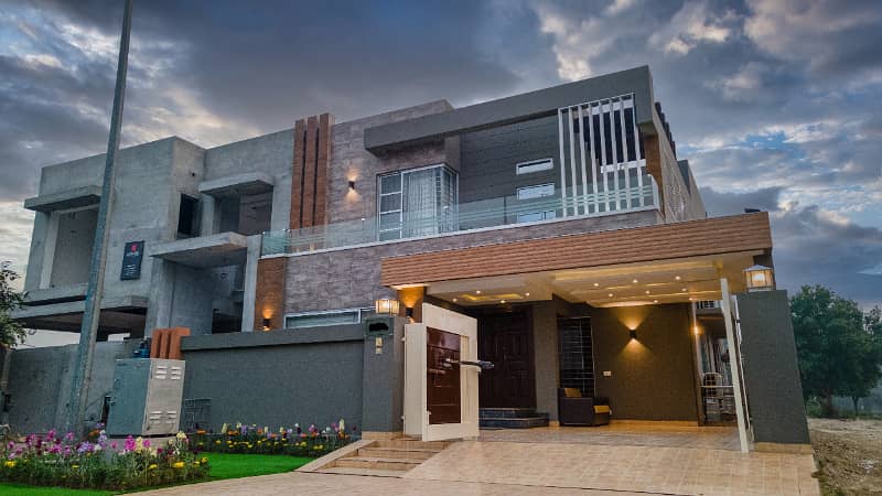 8 MARLA ULTRA MODERN DESIGN HOUSE AVAILABLE FOR RENT 0