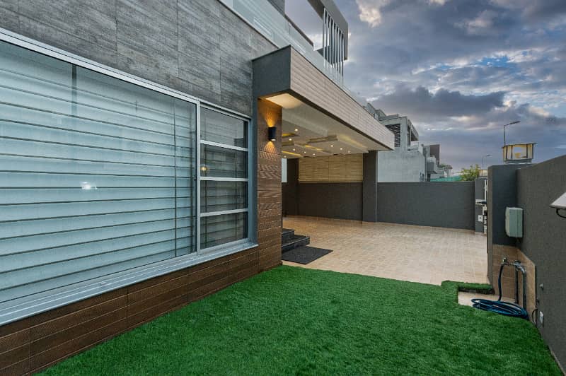 8 MARLA ULTRA MODERN DESIGN HOUSE AVAILABLE FOR RENT 10