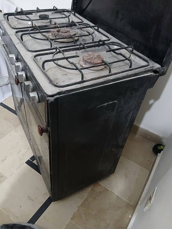 gas cooking range with a double oven 2